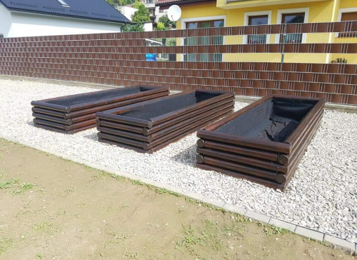Kvetináče z drevených palisád